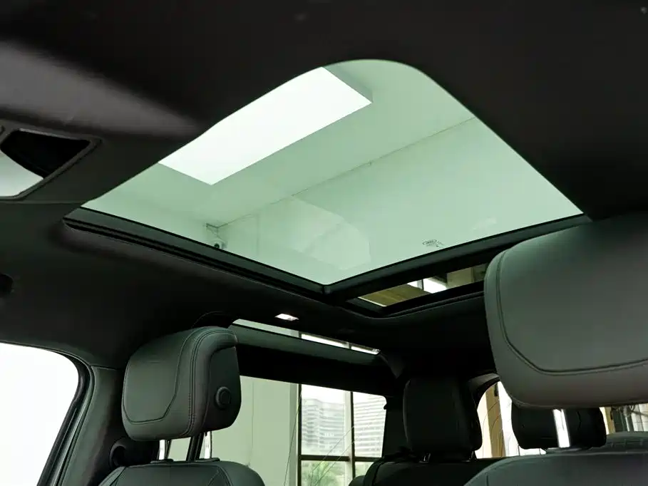 Land Rover Defender 2023 Model 90 2.0T P300 X-DYNAMIC HSE фото 28