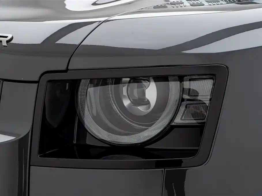 Land Rover Defender 2023 Model 90 2.0T P300 X-DYNAMIC HSE фото 11