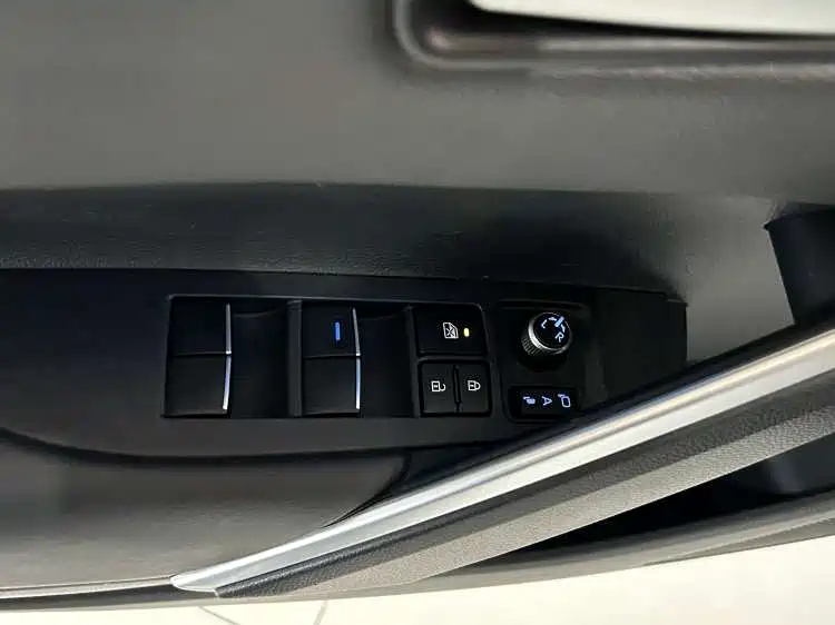 Toyota Frontlander 2022 2.0L CVT Luxury PLUS Edition фото 6