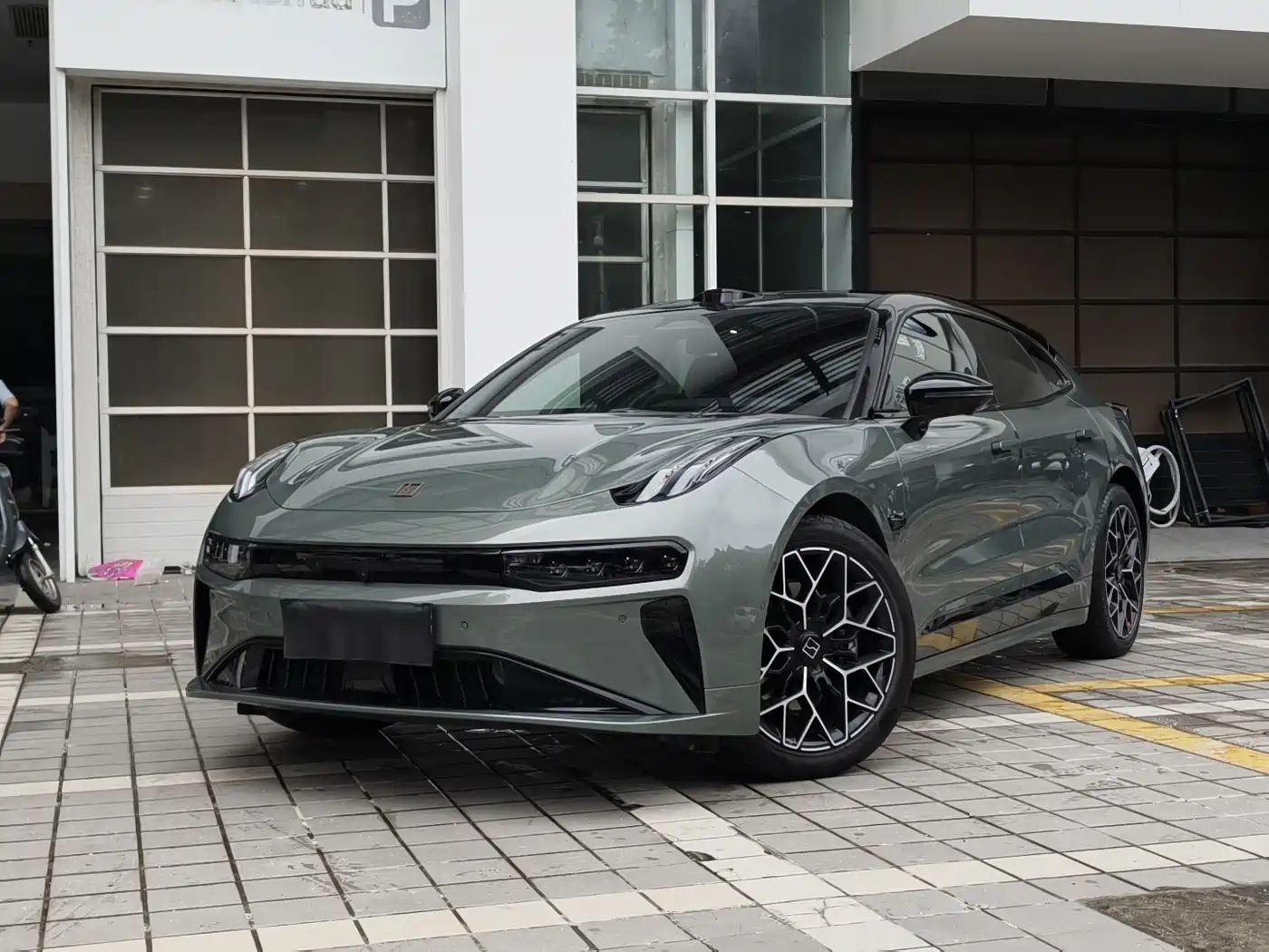 ZEEKR 001, 2024 год