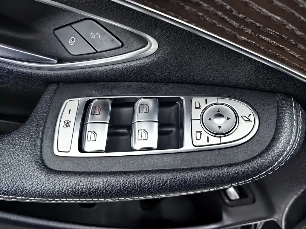 Фото 9 - Mercedes-Benz GLC