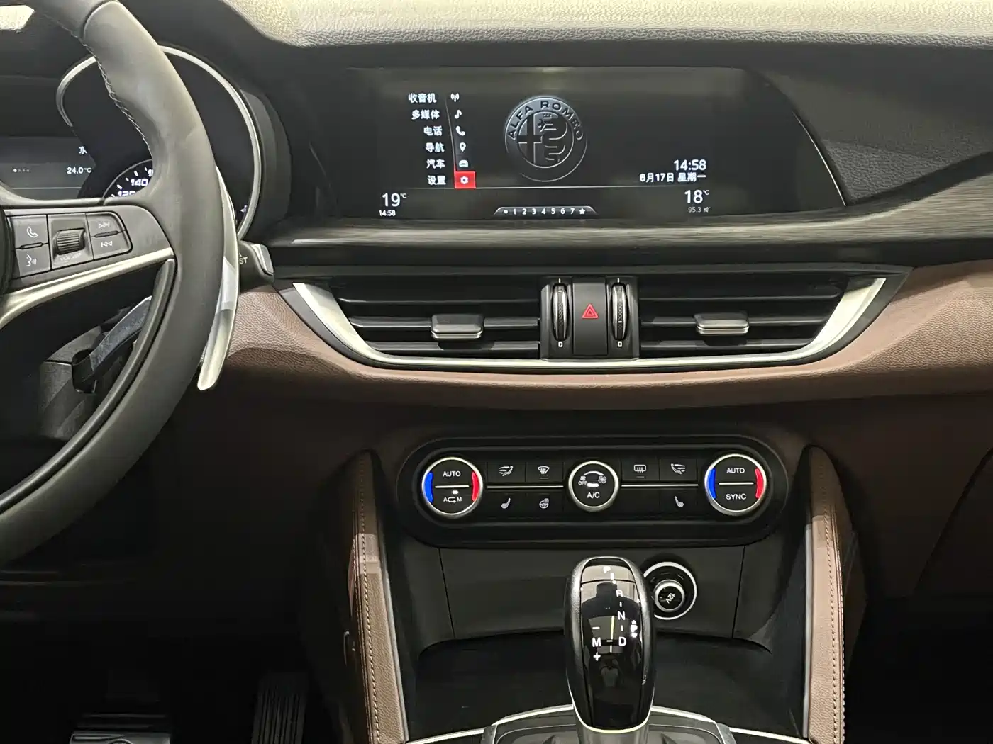 Alfa Romeo Stelvio 2018 2017 2.0T 280HP Luxury