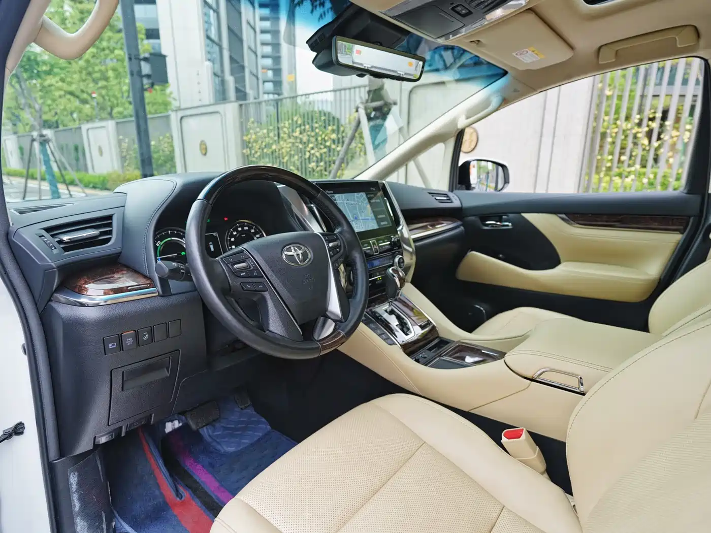 Toyota Alphard 2020 Hybrid 2.5L Luxury Edition фото 6