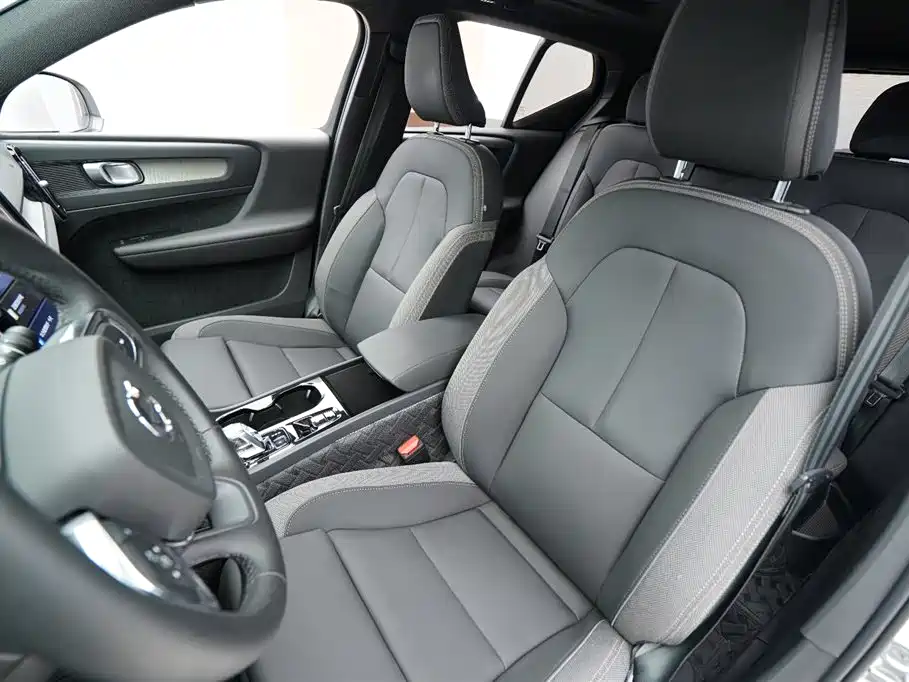 2024 Volvo XC40