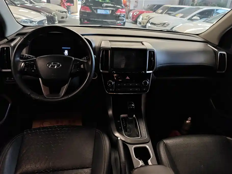 Hyundai Beijing Hyundai ix35 2018 2.0L Automatic 2WD Zhiyong·Enjoyment Edition фото 12