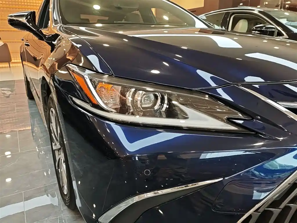 Lexus ES 2022 200 Excellence Edition фото 13