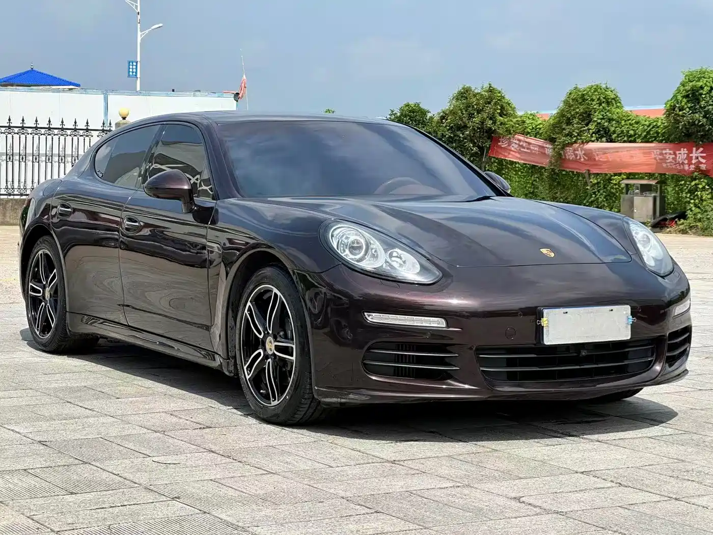 Фото 3 - Porsche Panamera