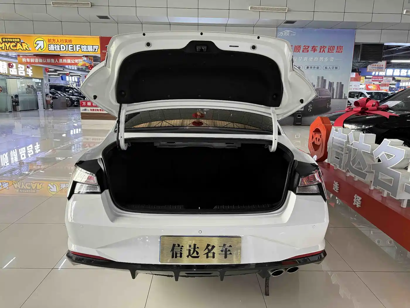 Hyundai Elantra 2022 240TGDi DCT LUX Premium Edition фото 18