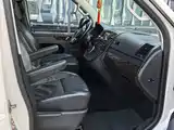Photo 12 - Volkswagen Multivan