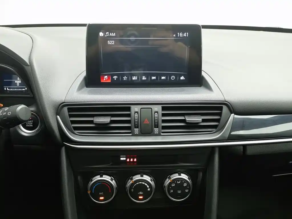 Photo 12 - Mazda CX-4