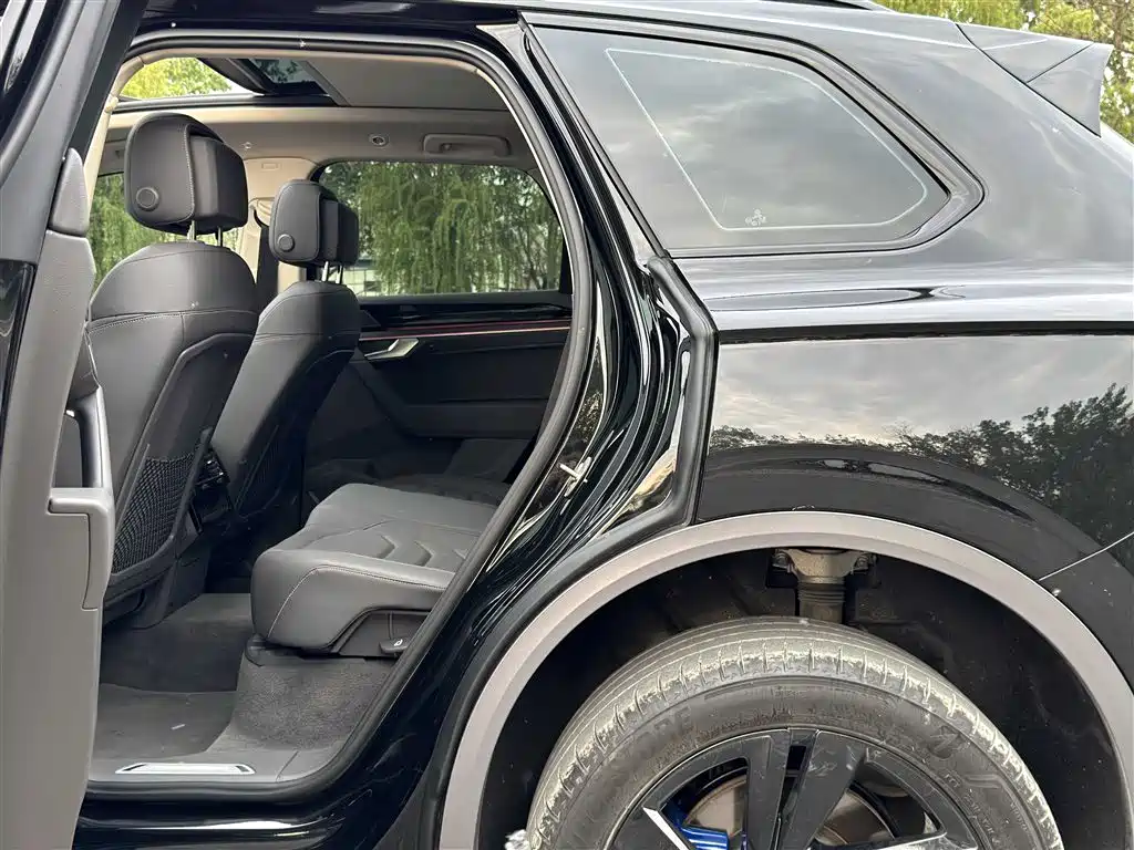 Volkswagen Touareg 2023 3.0TSI R-Line Black Sports Package фото 7