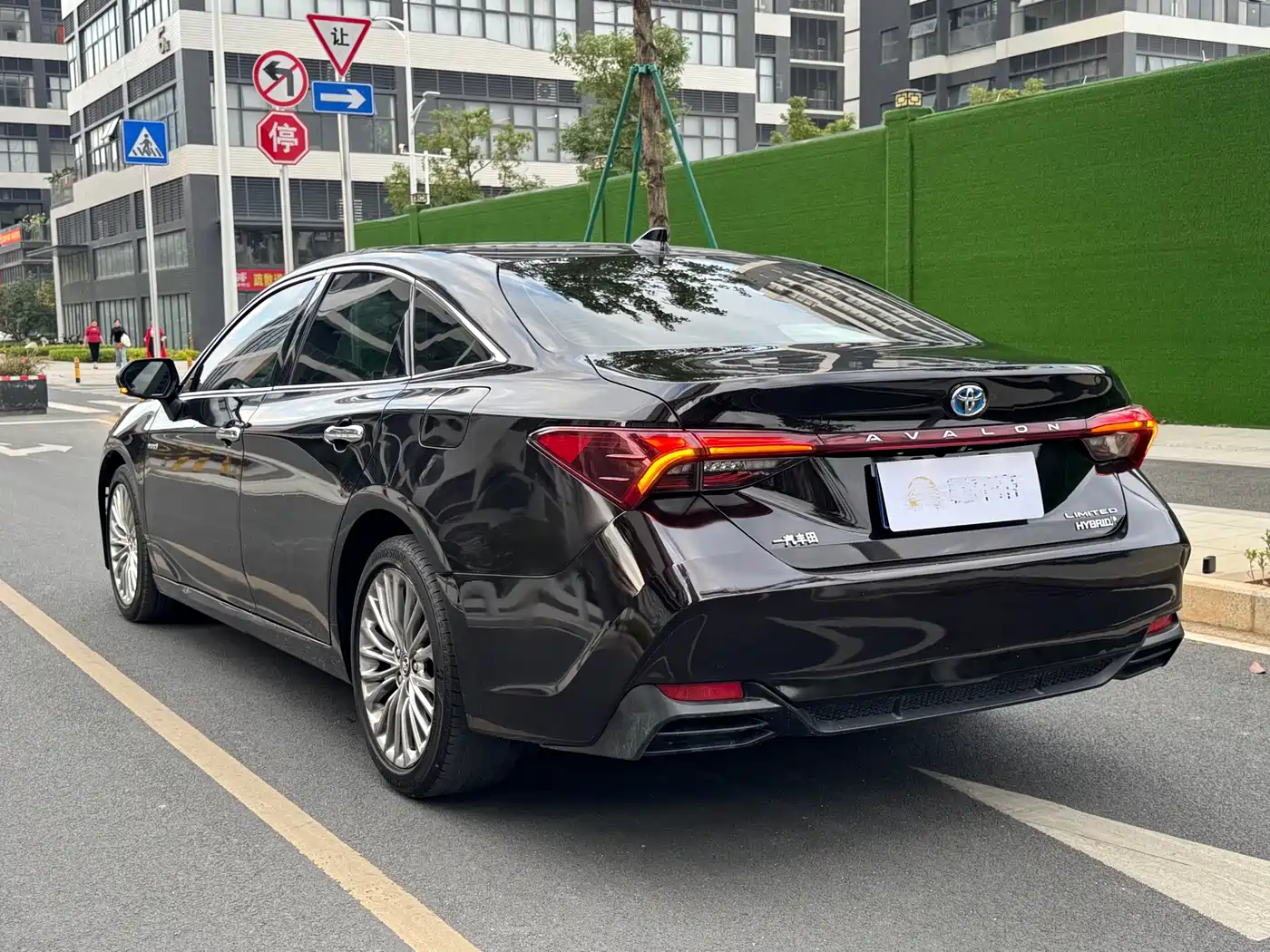 Toyota Avalon 2019 Hybrid 2.5L Limited Flagship Version China V фото 9