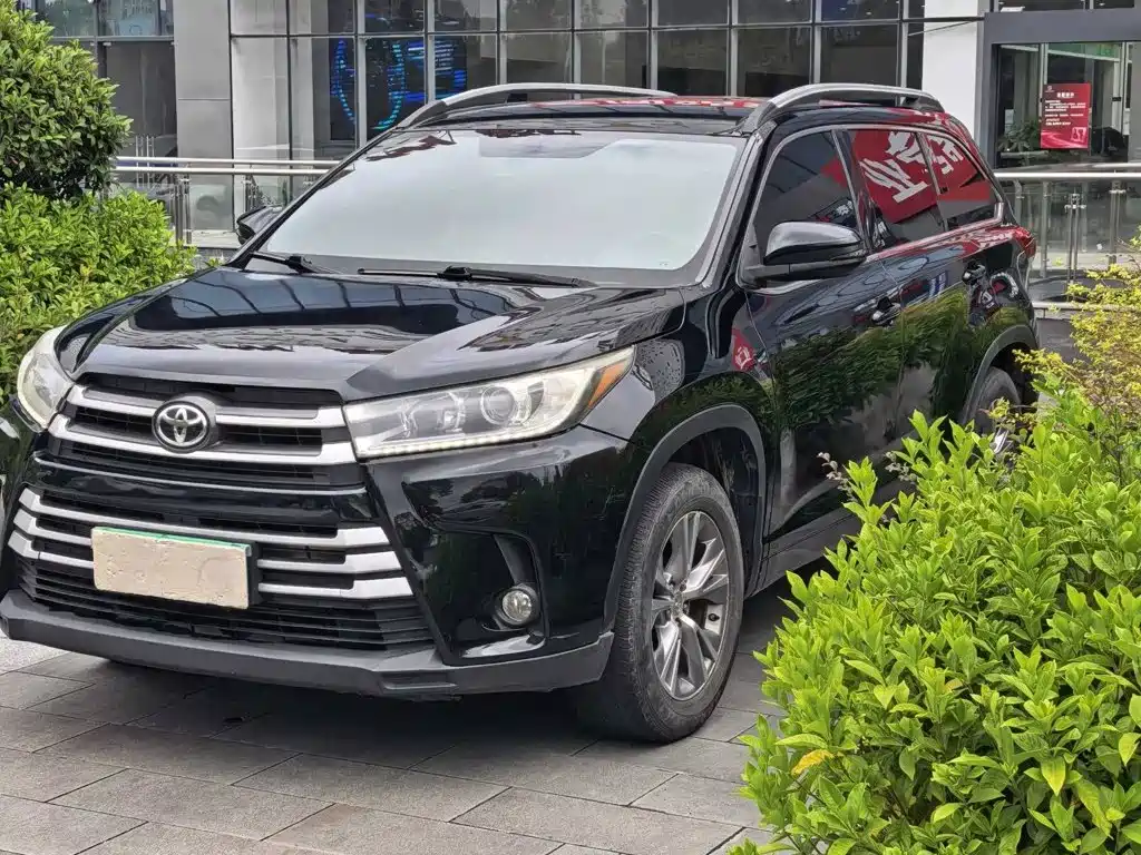 Photo 1 - Toyota Highlander