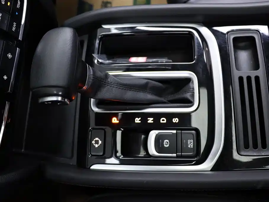 GAC Trumpchi Trumpchi GS8 2017 320T 2WD Luxury Edition (7-Seater) фото 10