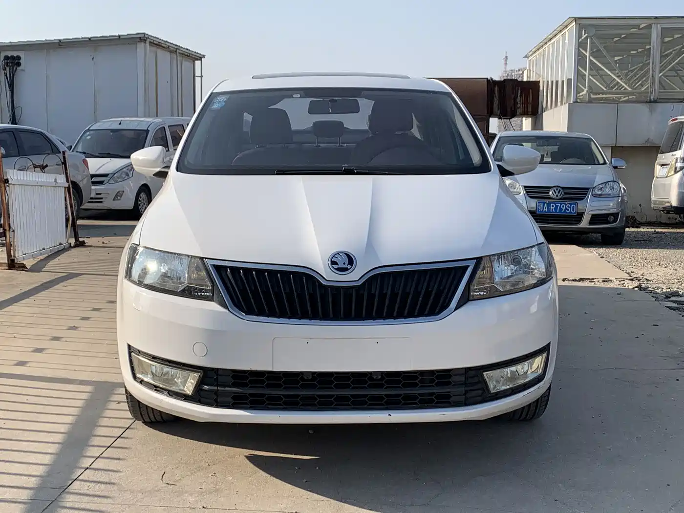 Škoda Rapid 2016 1.6L Automatic Pioneer Edition фото 2