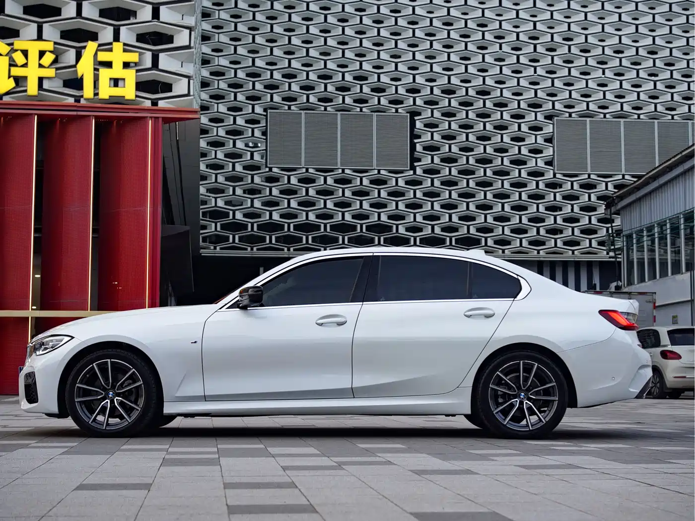 BMW 3 Series 2021 325Li M Sport Package фото 4