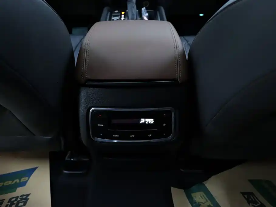 GAC Trumpchi Trumpchi GS8 2017 320T 2WD Luxury Edition (7-Seater) фото 20