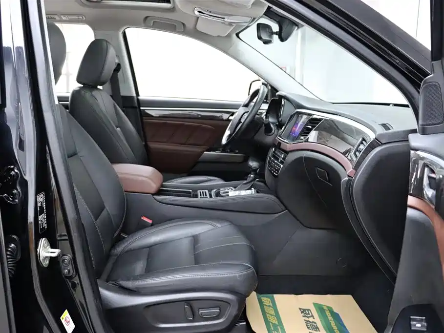 GAC Trumpchi Trumpchi GS8 2017 320T 2WD Luxury Edition (7-Seater) фото 18