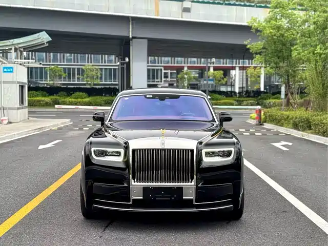 ROLLS-ROYCE PHANTOM