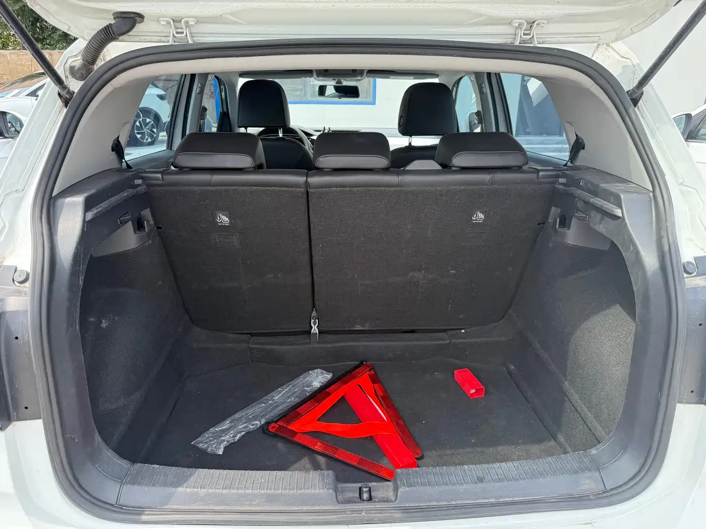 Volkswagen Tacqua 2024 2023 Model 200TSI DSG Joy Smart Connect Edition