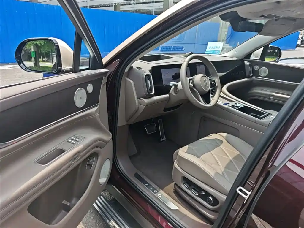 AITO Wenjie AITO M9 2025 Extended Range Ultra 52kWh 5-Seater фото 23