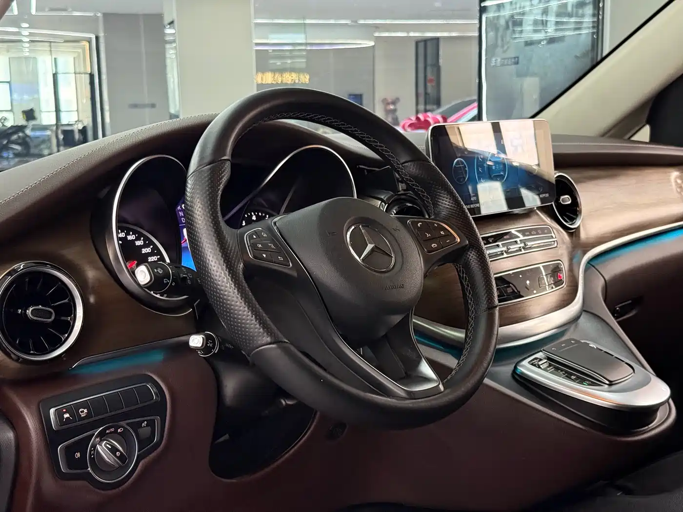 Mercedes-Benz V-Class 2022 V 260 L Long Wheelbase Luxury Edition фото 5
