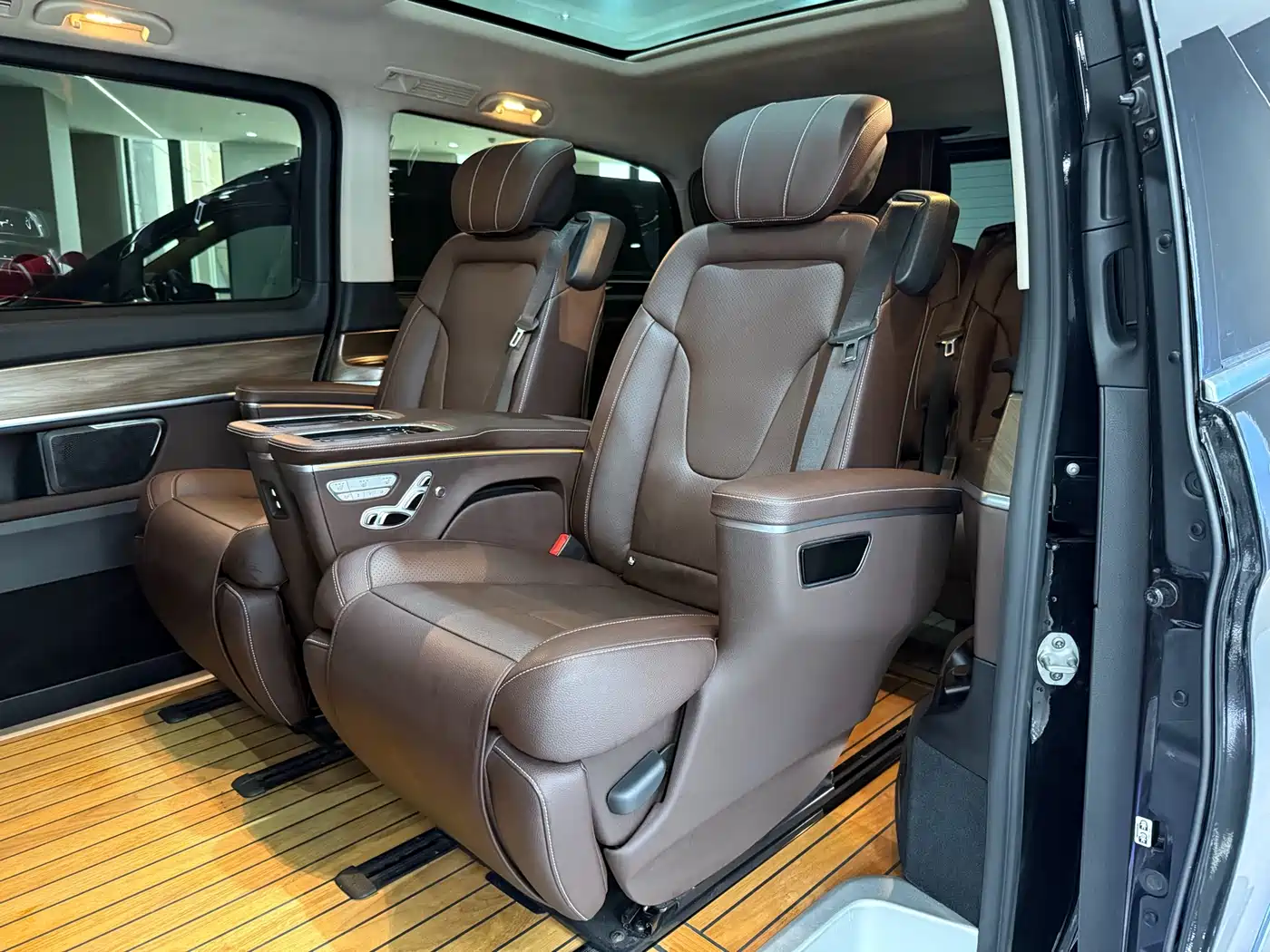 Mercedes-Benz V-Class 2022 V 260 L Long Wheelbase Luxury Edition фото 14