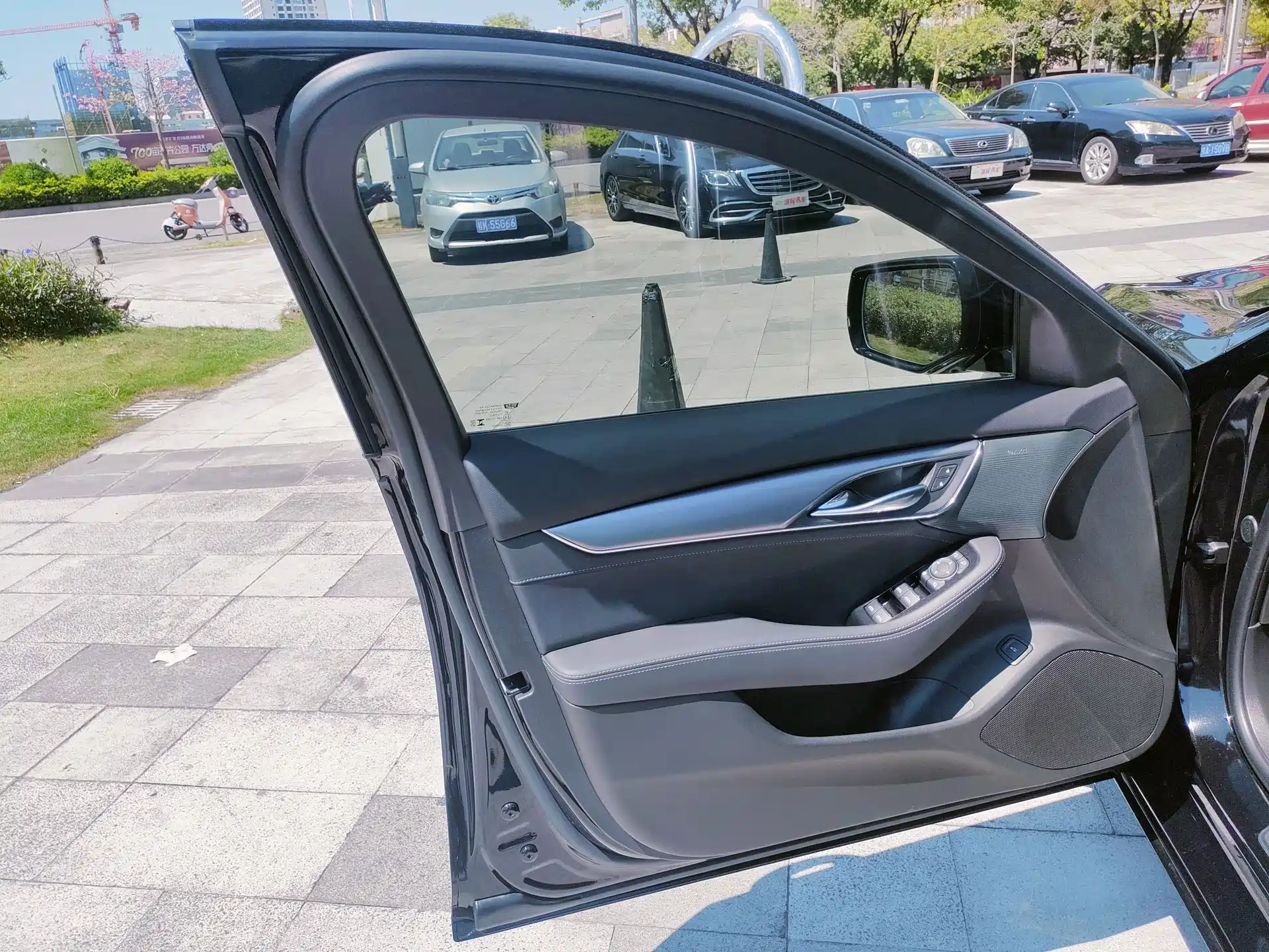 Photo 12 - Cadillac CT5