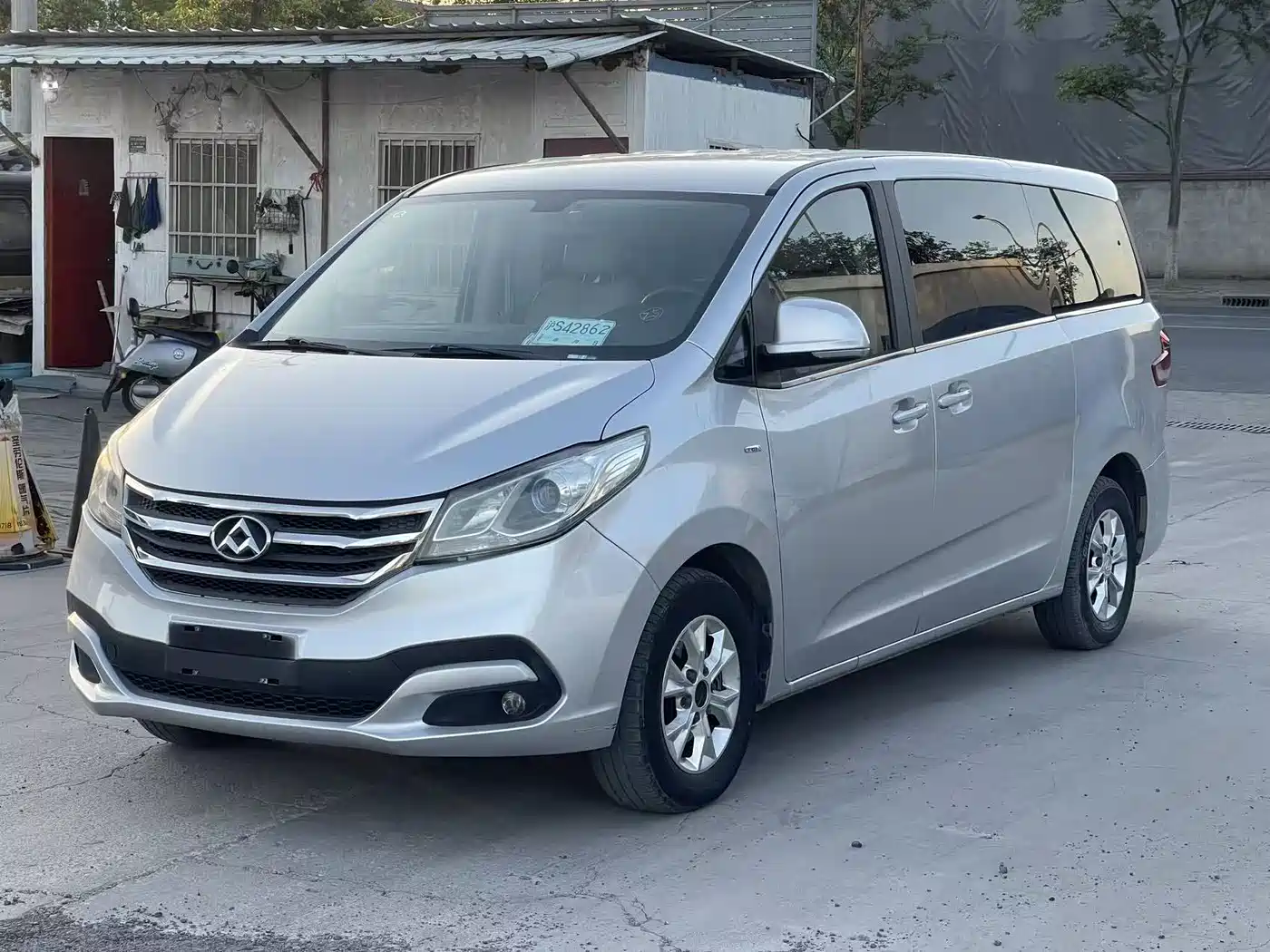 SAIC Maxus Maxus G10 2015 2.0T Automatic Commemorative Edition