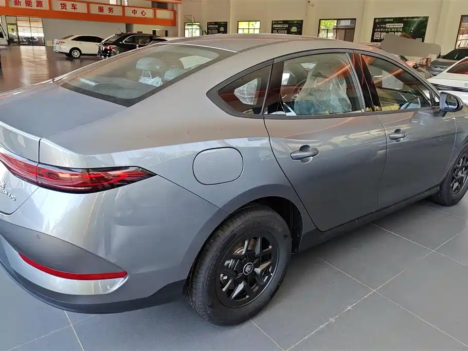 BYD Qin PLUS 2026 DM-i Smart Edition 128KM Progressive фото 3