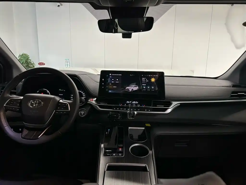 Photo 14 - Toyota Sienna