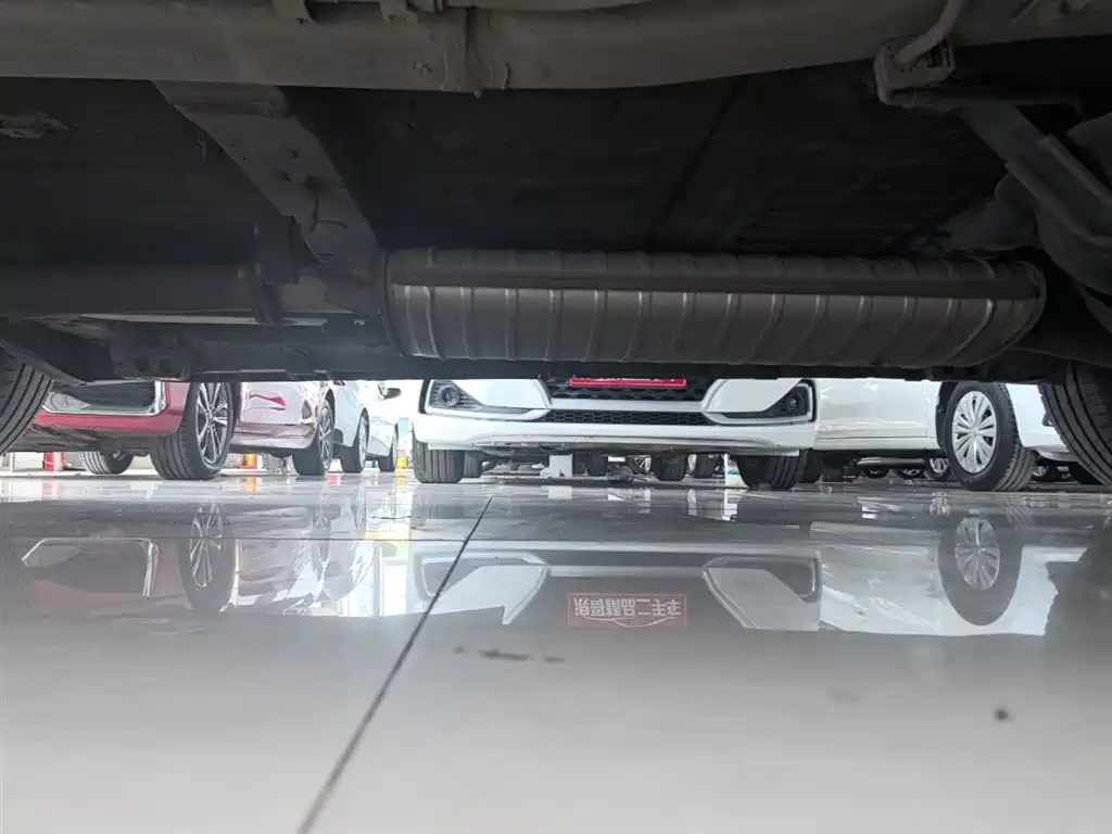 BYD Tang 2018 2.0T Automatic Smart Connection Delight Edition 7-Seater China V фото 22