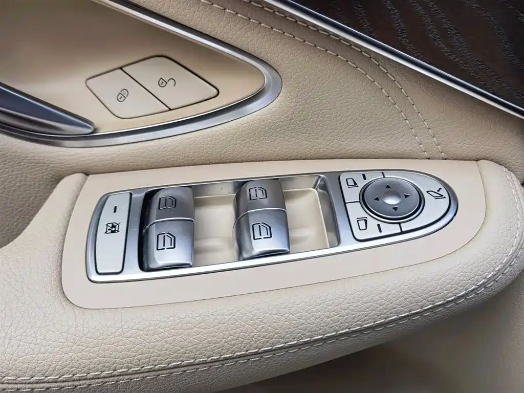 Mercedes-Benz GLC 2018 GLC 300 4MATIC Dynamic фото 35
