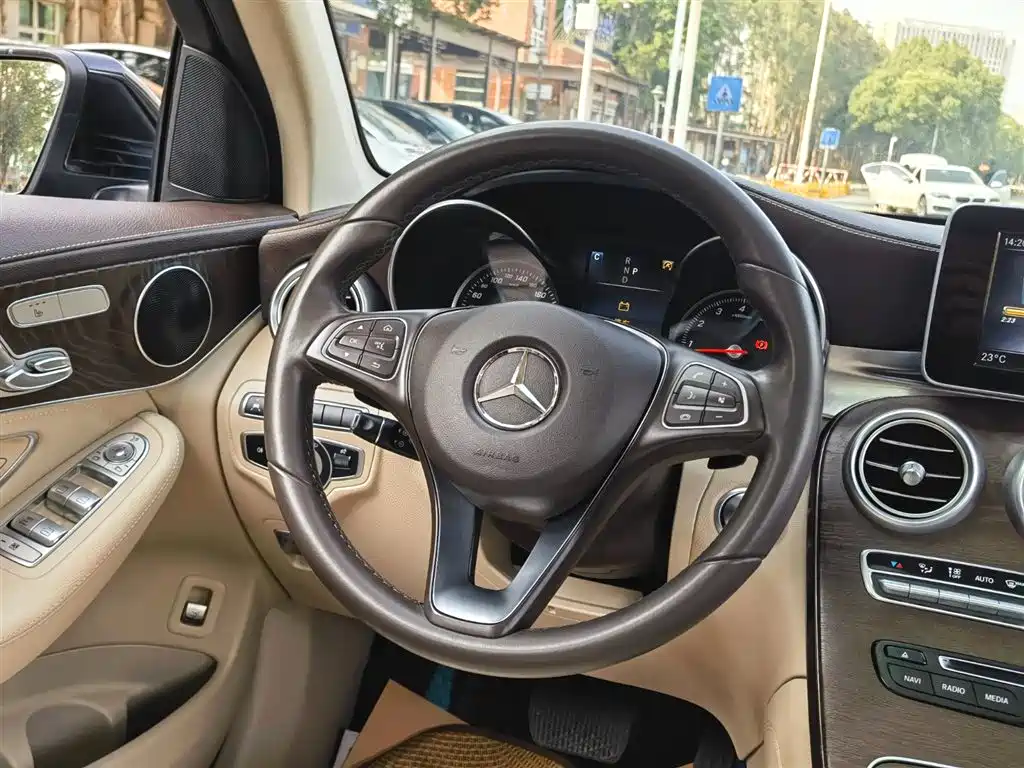 Mercedes-Benz GLC 2018 GLC 300 4MATIC Dynamic фото 12