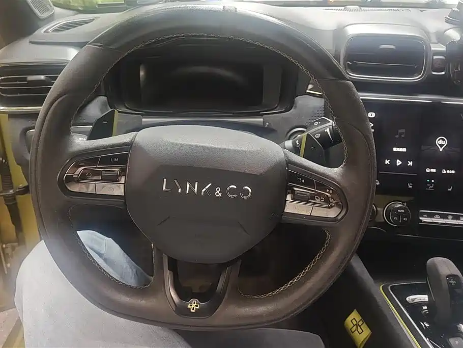 Lynk & Co 03 2019 03+ 2.0TD Automatic Wind Control Edition фото 15