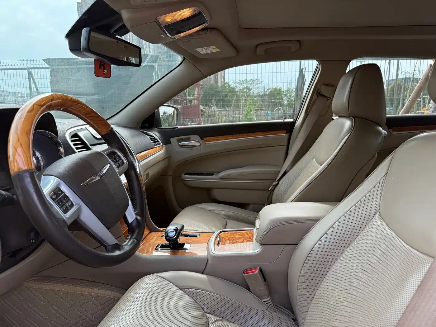 Chrysler 300C (Import) 2014 2013 Model 3.6L Premium Comfort Edition