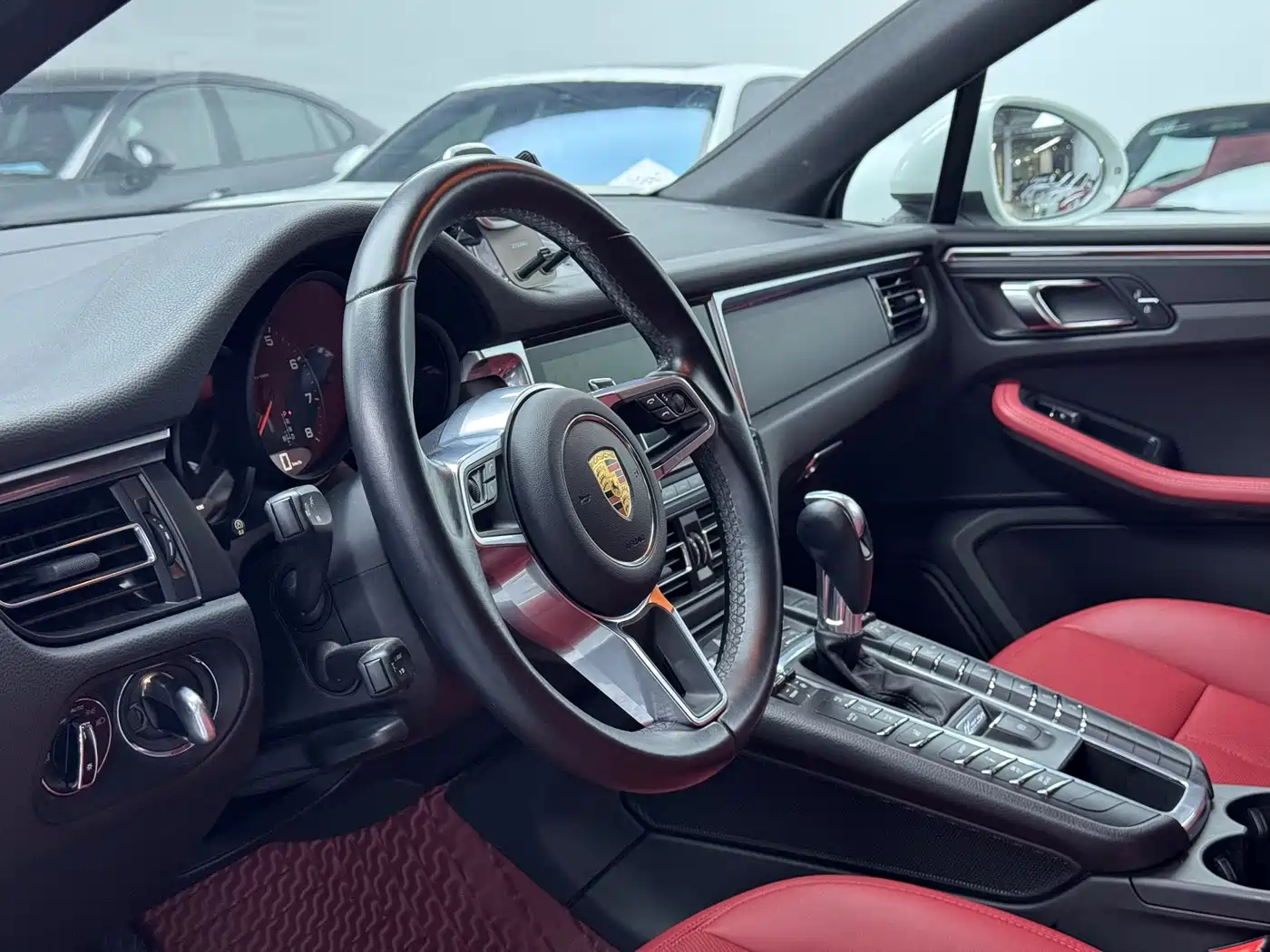 Porsche Macan 2018 Macan 2.0T фото 7