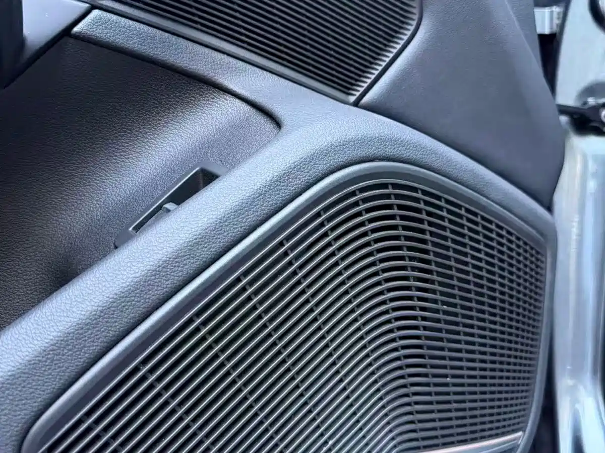 Фото 10 - Audi A4L
