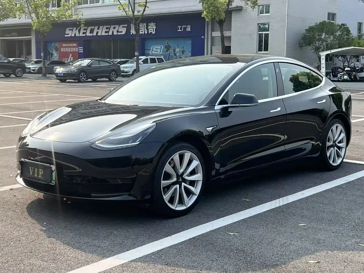 TESLA MODEL 3