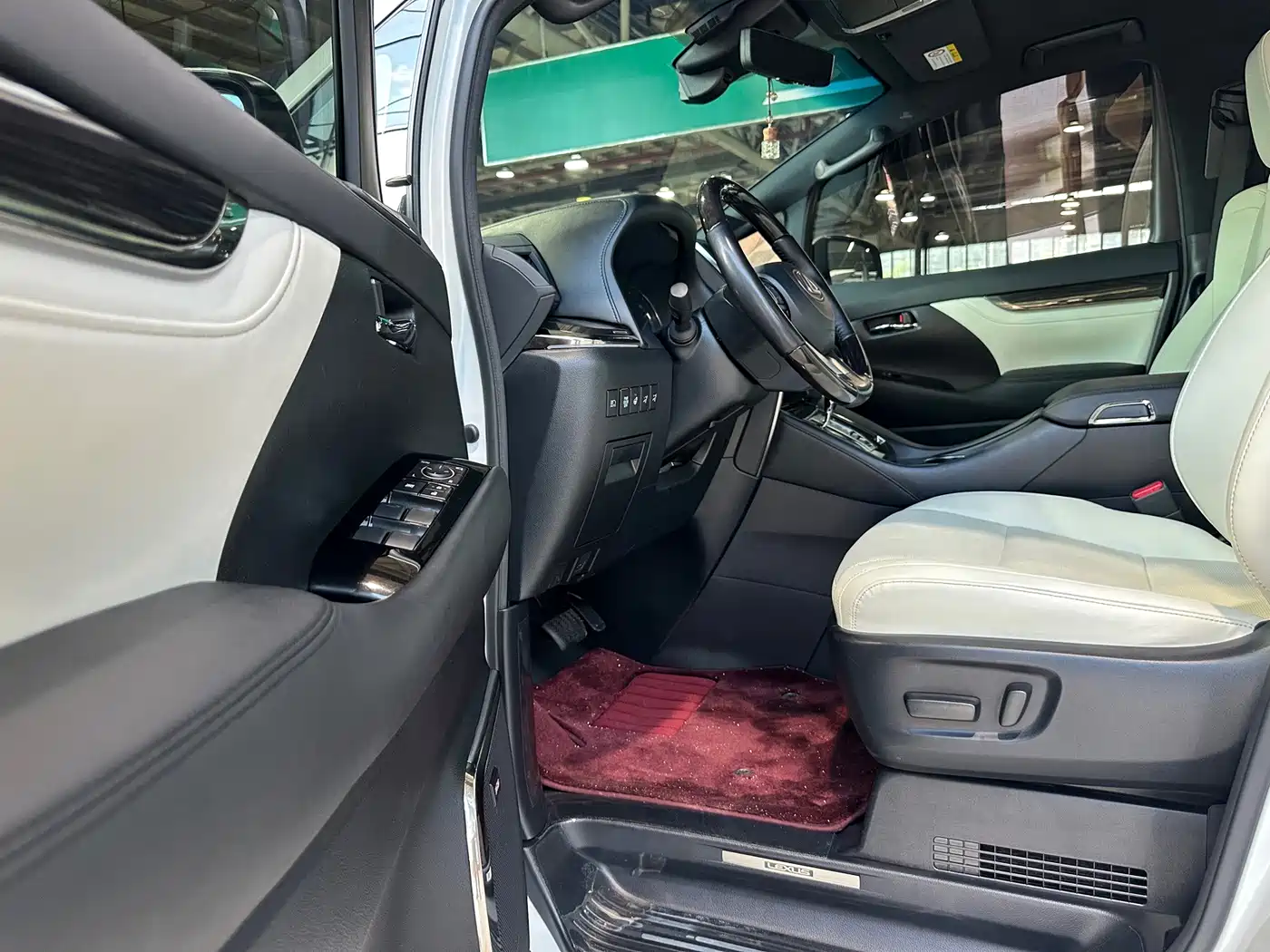 Lexus LM 2021 2020 300h Seven-Seater Elegance Edition