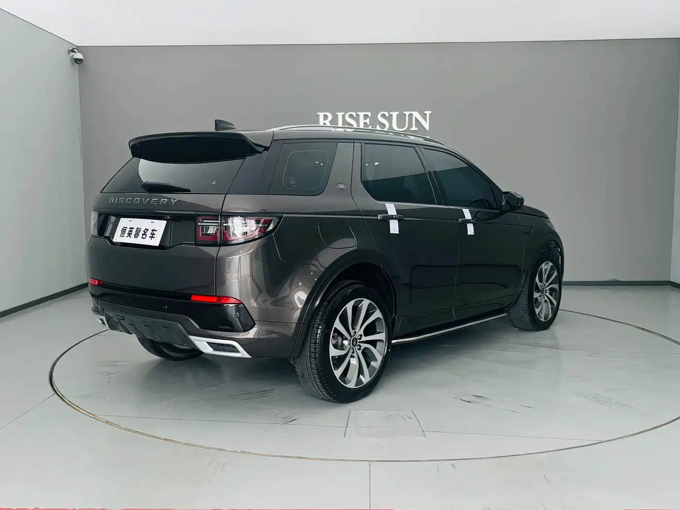 Land Rover Discovery Sport 2023 249PS R-Dynamic S Performance Version фото 13