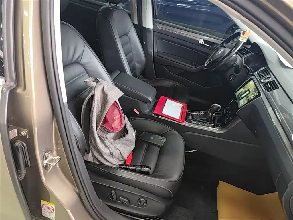 Volkswagen Passat 2016 330TSI DSG Honor Edition фото 25