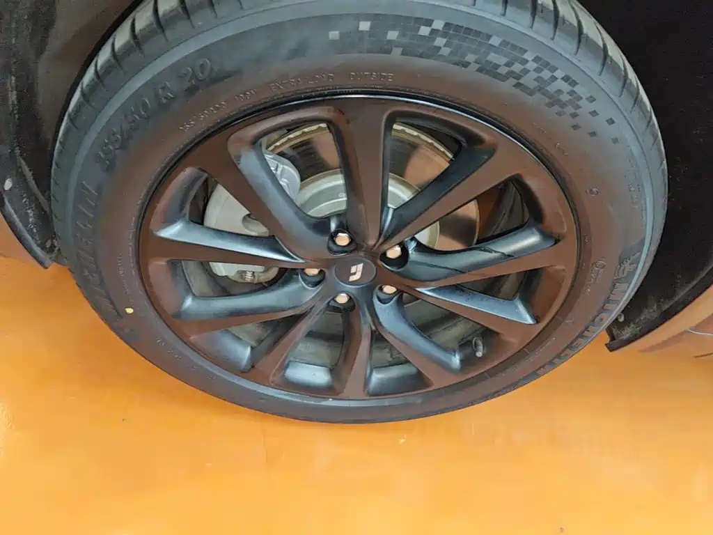 Фото 23 - Li Auto Li ONE