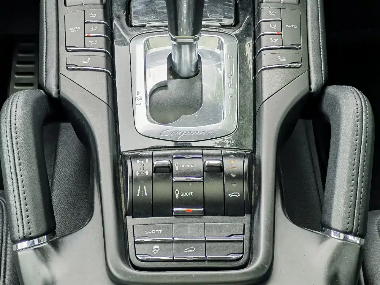 Porsche Cayenne 2011 Cayenne 3.0T фото 12