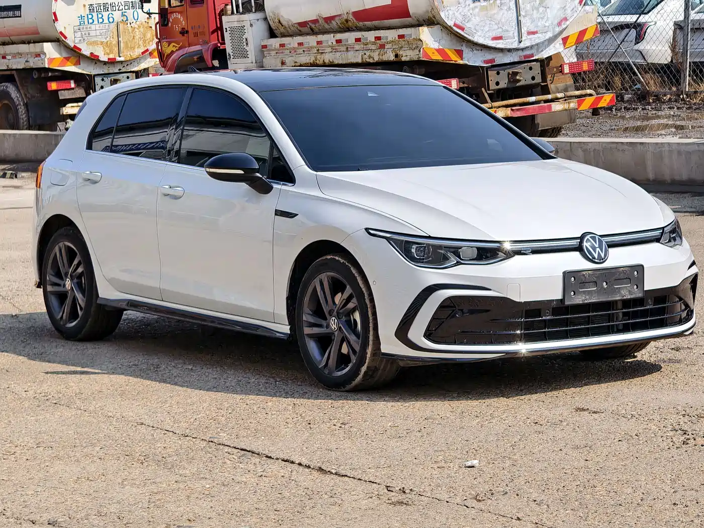 Volkswagen Golf 2023 Model 280TSI DSG R-Line фото 2