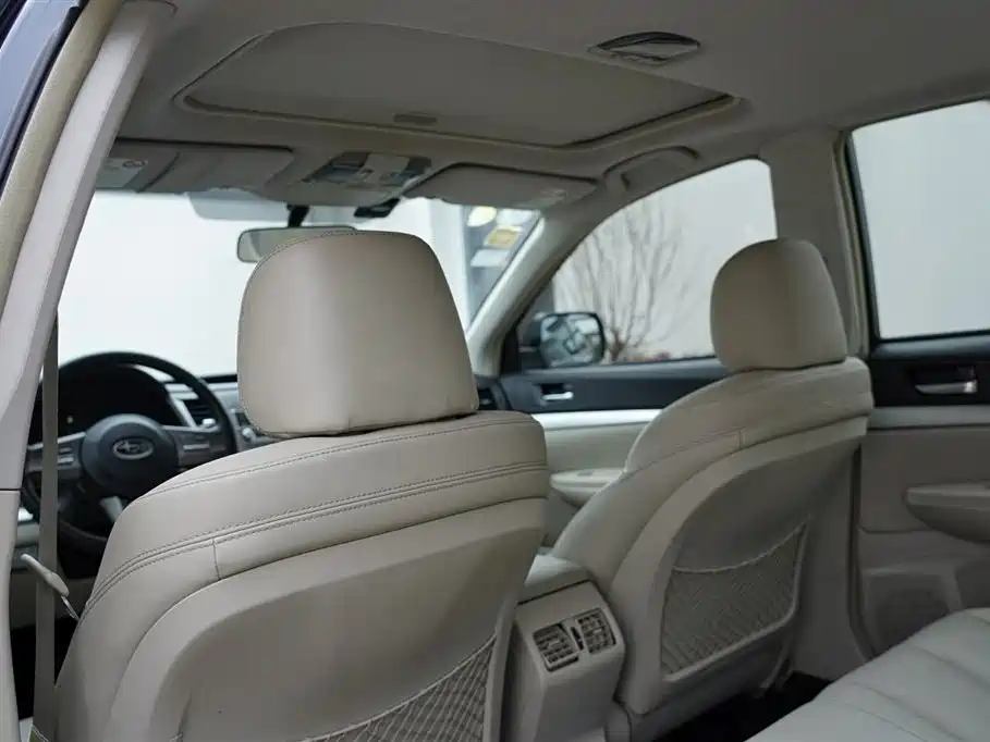 Subaru Legacy 2010 Model 2.0i Luxury фото 39