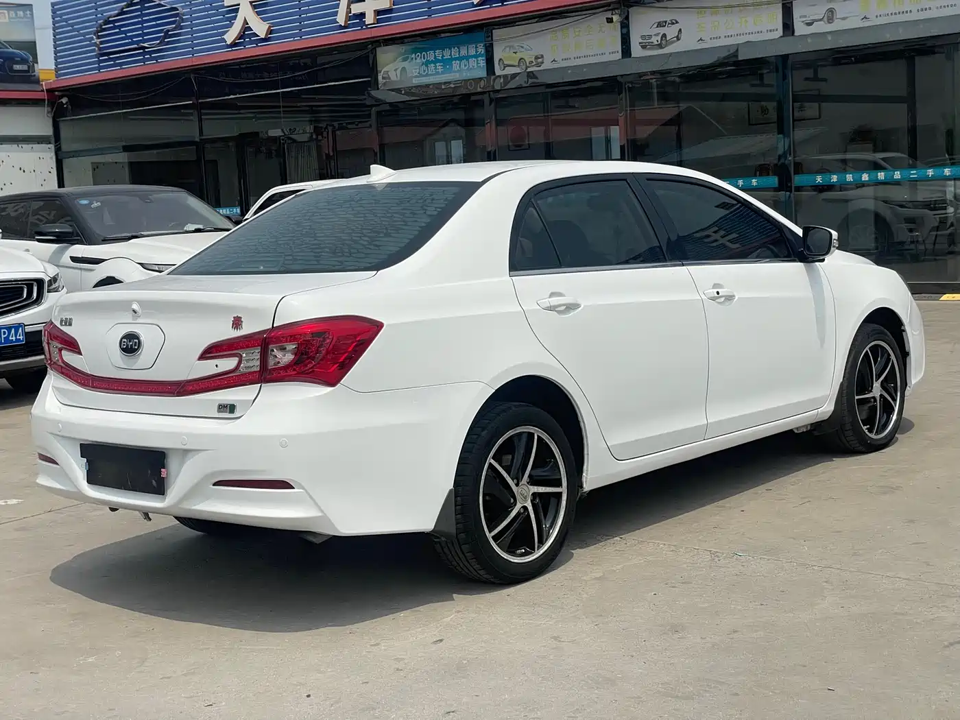 BYD Qin New Energy 2014 1.5T Cool Black Knight Flagship фото 5