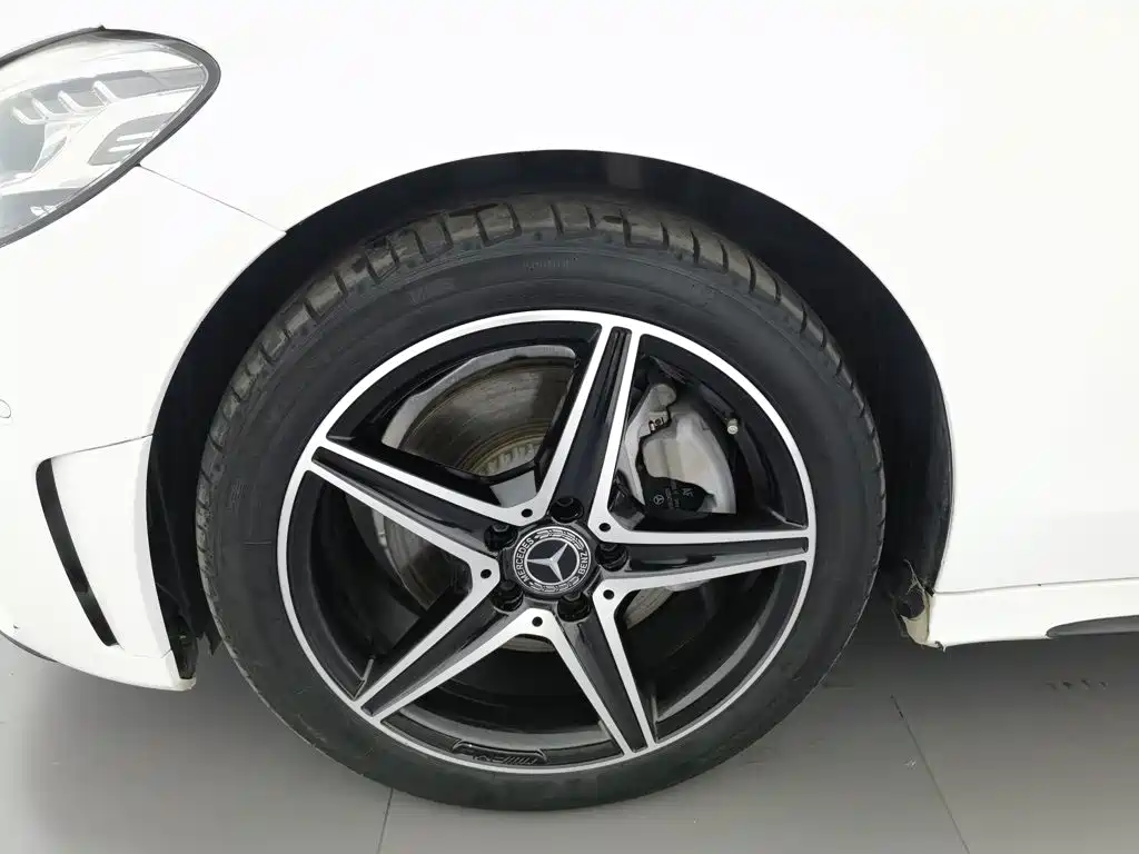 Photo 17 - Mercedes-Benz C-Class
