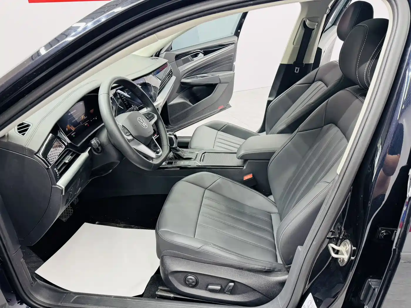 Volkswagen Passat 2022 280TSI Business Edition фото 4