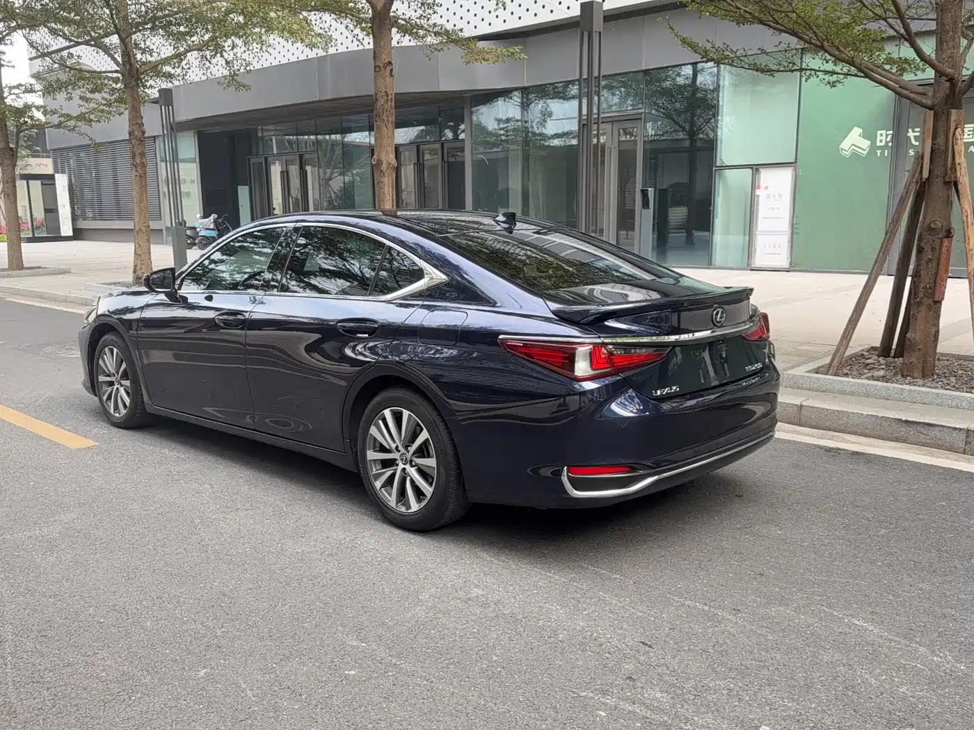 Lexus ES 2018 200 Excellence Edition China V фото 4